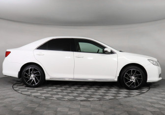 Подержанный автомобиль Toyota Camry Sedan 2013 года (4 фото)