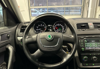 Подержанный автомобиль Skoda Yeti 2012 года (18 фото)