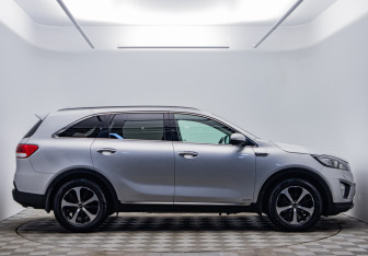 Подержанный автомобиль Kia Sorento 2015 года (4 фото)