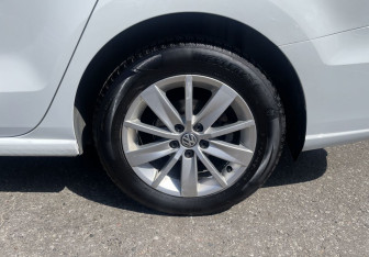 Подержанный автомобиль Volkswagen Polo Sedan 2016 года (12 фото)