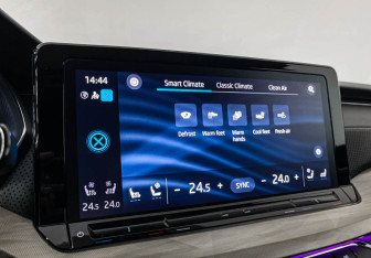 Подержанный автомобиль Skoda Octavia Liftback 2023 года (17 фото)