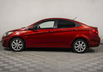 Подержанный автомобиль Hyundai Solaris Sedan 2012 года (8 фото)
