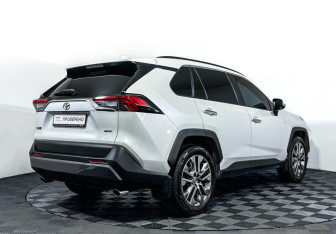 Подержанный автомобиль Toyota RAV4 2021 года (5 фото)