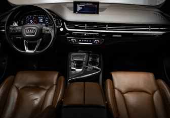 Подержанный автомобиль Audi Q7 2019 года (8 фото)