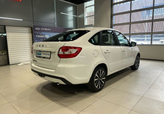 Подержанный автомобиль LADA (ВАЗ) Granta Liftback 2023 года (4 фото)