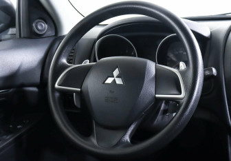 Подержанный автомобиль Mitsubishi ASX 2014 года (11 фото)