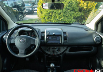 Подержанный автомобиль Nissan Note 2007 года (9 фото)