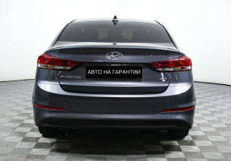 Подержанный автомобиль Hyundai Elantra Sedan 2018 года (6 фото)