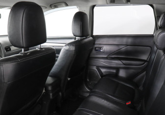 Подержанный автомобиль Mitsubishi Outlander 2013 года (12 фото)