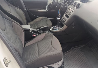 Подержанный автомобиль Peugeot 308 Hatchback 2011 года (9 фото)