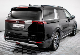 Подержанный автомобиль Kia Carnival 2021 года (5 фото)