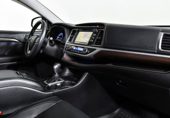 Подержанный автомобиль Toyota Highlander 2015 года (8 фото)