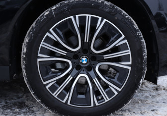 Подержанный автомобиль BMW X3 2025 года (25 фото)