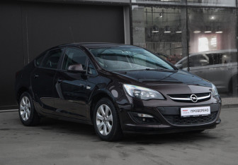 Подержанный автомобиль Opel Astra Sedan 2014 года (3 фото)