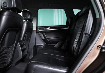 Подержанный автомобиль Volkswagen Touareg 2013 года (12 фото)