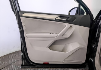 Подержанный автомобиль Volkswagen Tiguan 2017 года (19 фото)