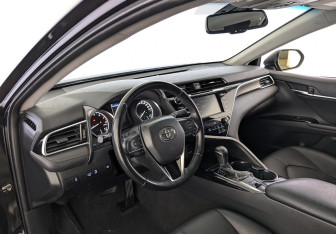 Подержанный автомобиль Toyota Camry Sedan 2020 года (16 фото)