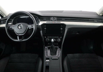 Подержанный автомобиль Volkswagen Passat Wagon 2018 года (7 фото)