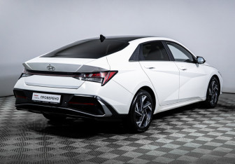 Подержанный автомобиль Hyundai Elantra Sedan 2023 года (5 фото)