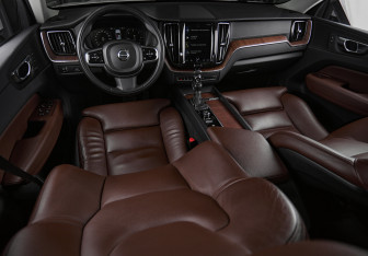 Подержанный автомобиль Volvo XC60 2019 года (18 фото)