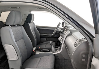 Подержанный автомобиль Suzuki Grand Vitara 2012 года (23 фото)