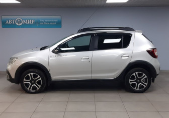 Подержанный автомобиль Renault Sandero 2020 года (8 фото)