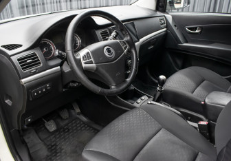 Подержанный автомобиль SsangYong Actyon 2011 года (15 фото)