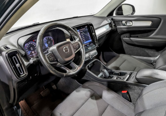 Подержанный автомобиль Volvo XC40 2021 года (16 фото)
