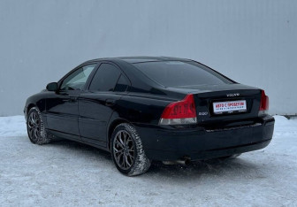 Подержанный автомобиль Volvo S60 2008 года (7 фото)