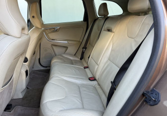 Подержанный автомобиль Volvo XC60 2011 года (3 фото)