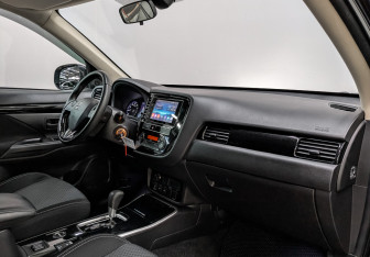 Подержанный автомобиль Mitsubishi Outlander 2019 года (13 фото)