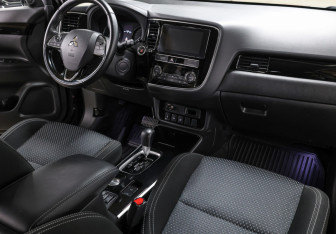 Подержанный автомобиль Mitsubishi Outlander 2019 года (11 фото)