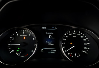 Подержанный автомобиль Nissan X-Trail 2016 года (13 фото)