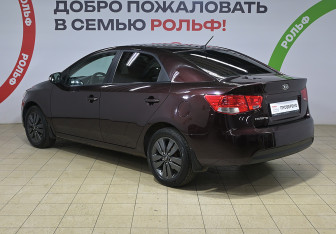 Подержанный автомобиль Kia Cerato Sedan 2010 года (6 фото)