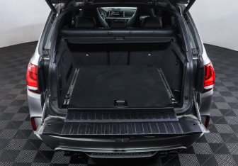 Подержанный автомобиль BMW X5 M 2015 года (10 фото)