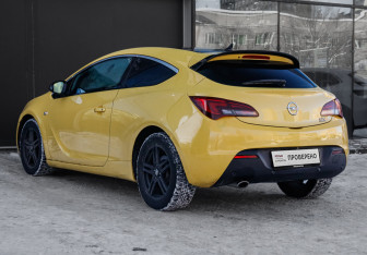 Подержанный автомобиль Opel Astra Hatchback 2013 года (7 фото)