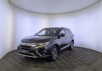 Подержанный автомобиль Mitsubishi Outlander 2020 года (1 фото)