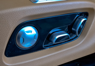 Подержанный автомобиль Hongqi H9 2023 года (26 фото)