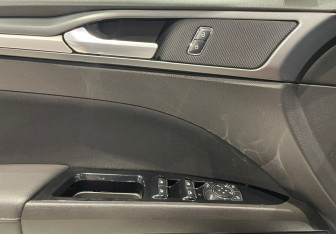 Подержанный автомобиль Ford Mondeo Sedan 2015 года (18 фото)