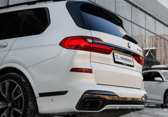 Подержанный автомобиль BMW X7 2020 года (40 фото)