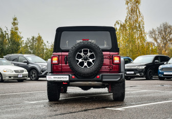 Подержанный автомобиль Jeep Wrangler 2021 года (6 фото)