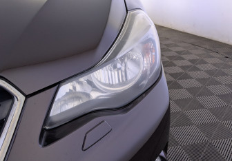 Подержанный автомобиль Subaru XV 2012 года (11 фото)