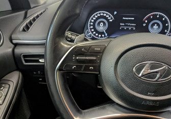 Подержанный автомобиль Hyundai Sonata 2022 года (27 фото)