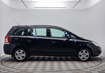 Подержанный автомобиль Opel Zafira Compactvan 2010 года (6 фото)