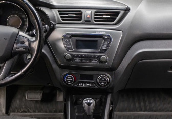 Подержанный автомобиль Kia Rio Sedan 2013 года (15 фото)