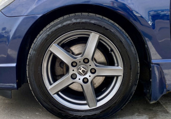 Подержанный автомобиль Honda Civic Sedan 2008 года (9 фото)