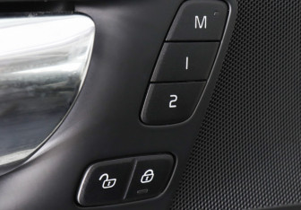 Подержанный автомобиль Volvo XC60 2018 года (15 фото)