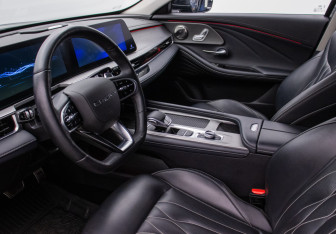 Подержанный автомобиль Chery Arrizo 8 2023 года (10 фото)