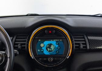 Подержанный автомобиль MINI Hatch 2019 года (26 фото)