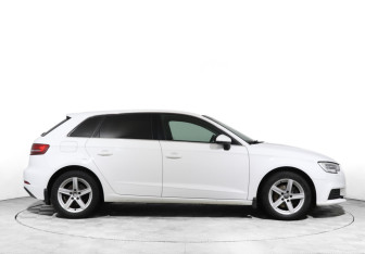 Подержанный автомобиль Audi A3 Hatchback 2016 года (4 фото)